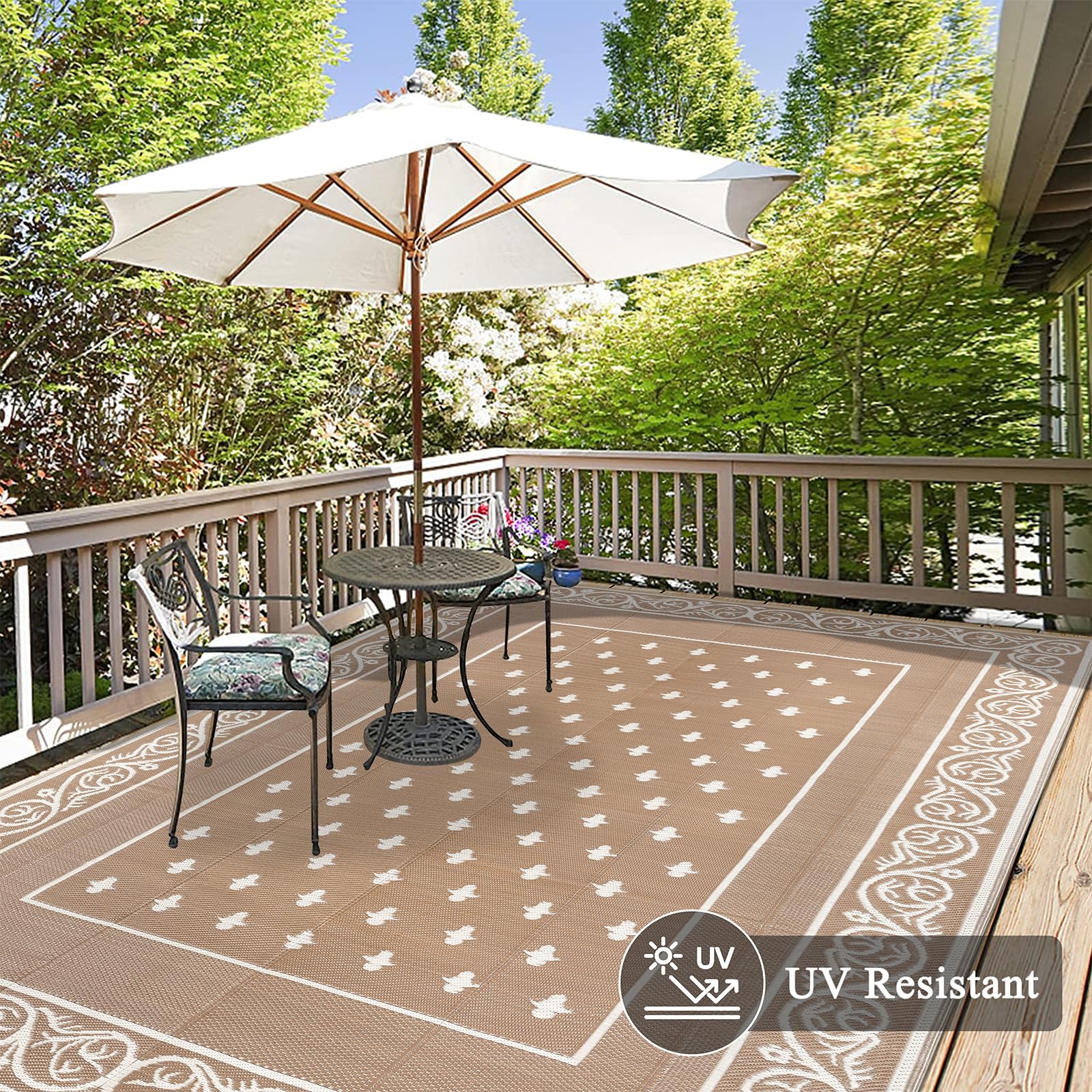 Close-up of Pauwer outdoor rug texture and colour