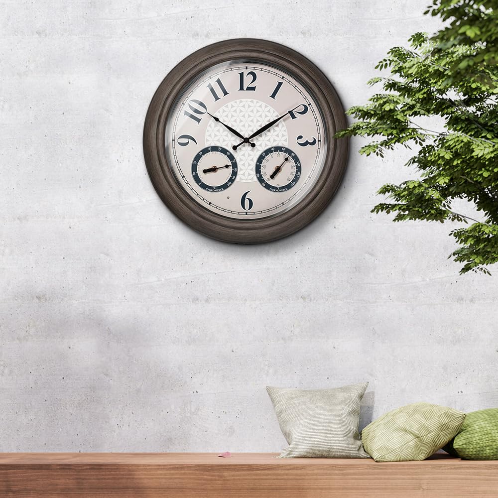 Close-up of Presentime clock showing luminous clock face