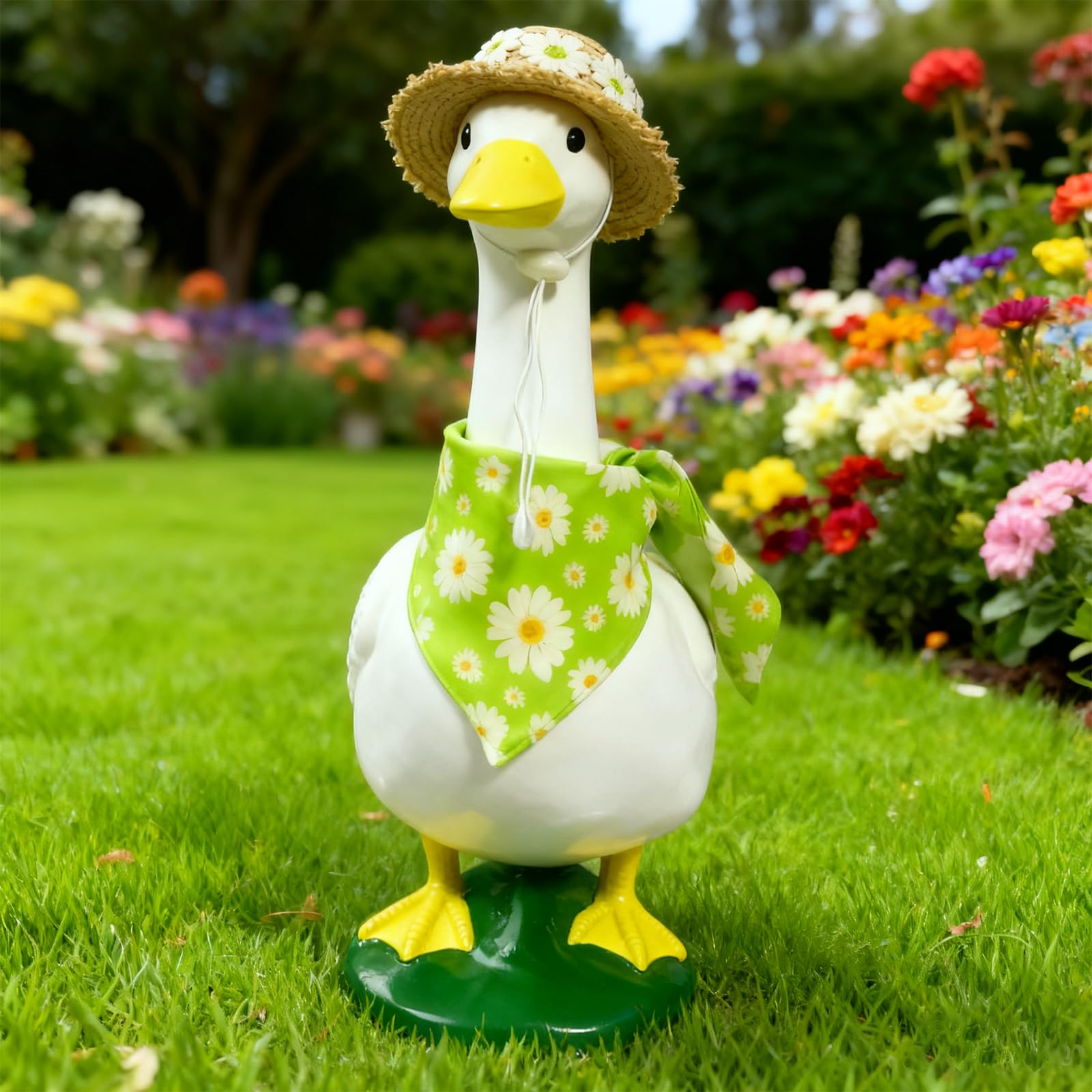 Close-up of Pwefopessc straw hat for lawn goose