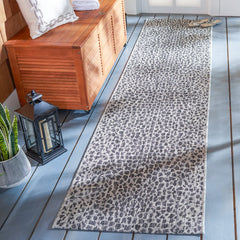 Close-up of SAFAVIEH Outdoor Rug's texture and pile