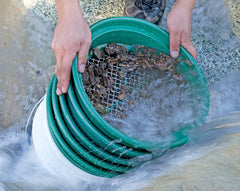 Close-up of SE 0.500 inch mesh sifting pan