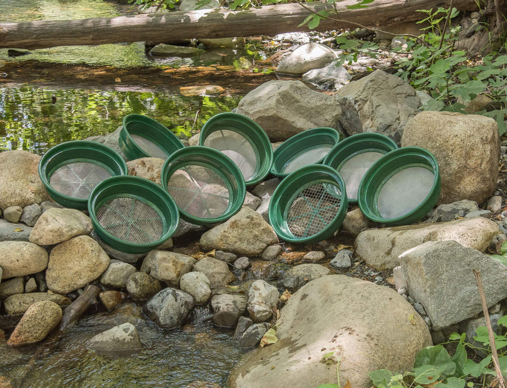 Close-up of SE sifting pan showing mesh size 1/2 inch