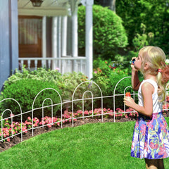 Close-up of the arched design of the FOREHOGAR Garden Fence