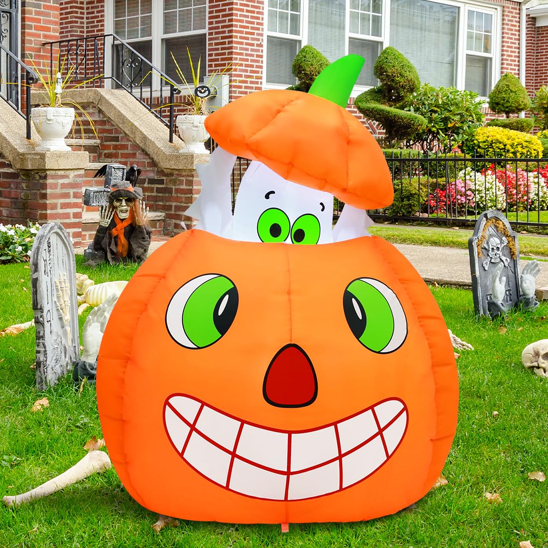 Close-up of the built-in animation of the ghost emerging from the pumpkin
