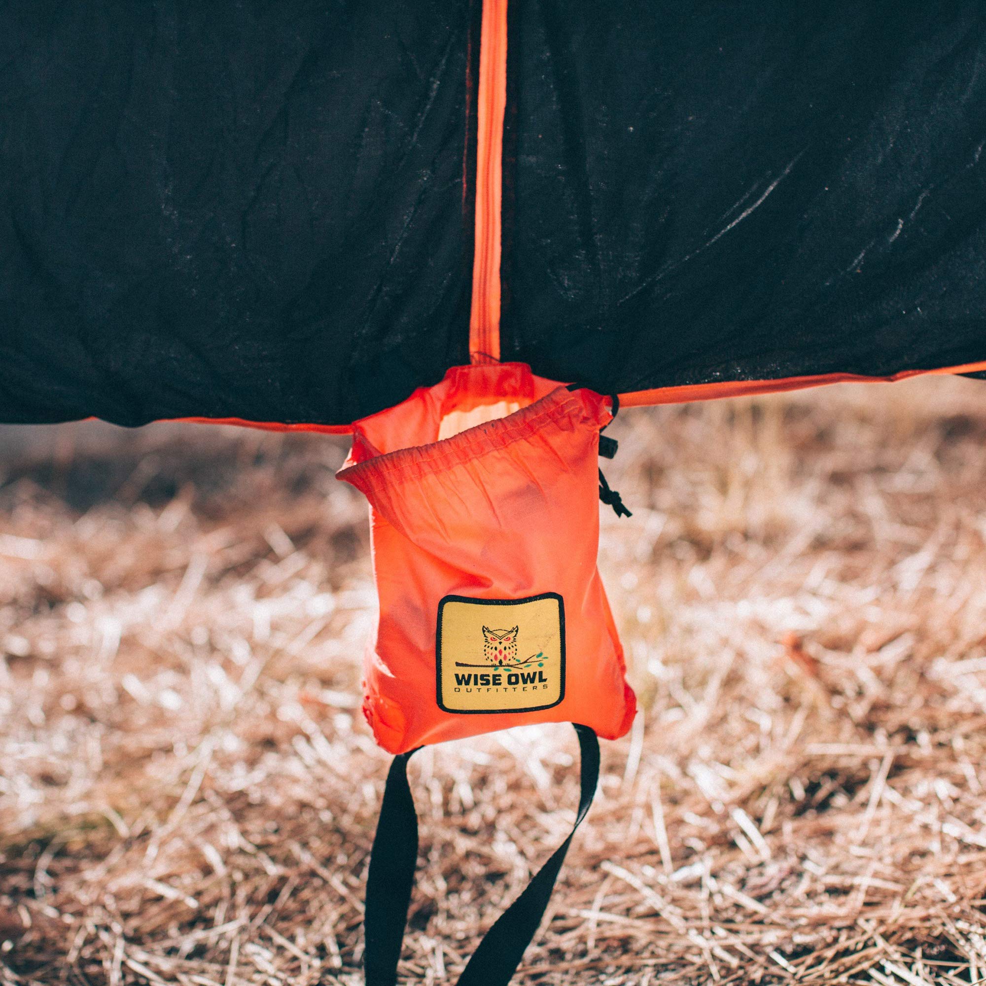Close-up of the double-sided zipper on the bug net