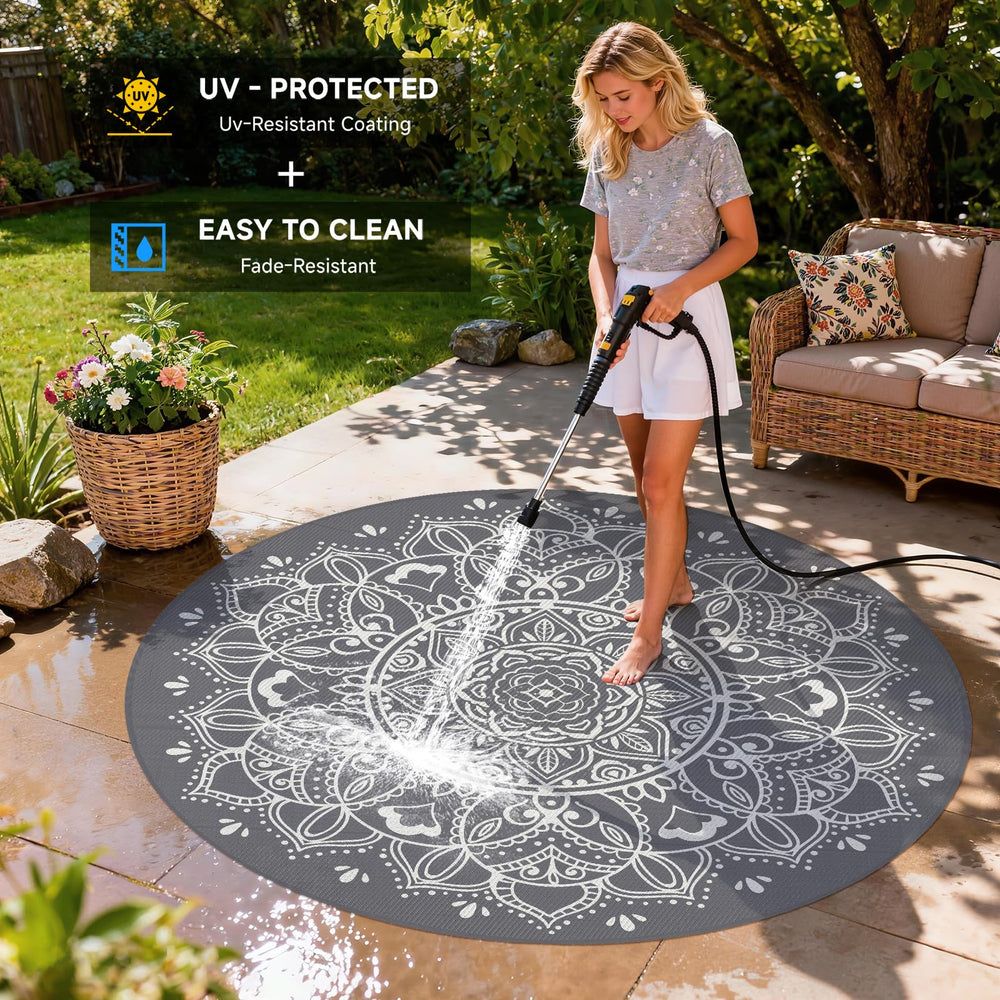 Close-up of the floral grey pattern on Pauwer Outdoor Rug
