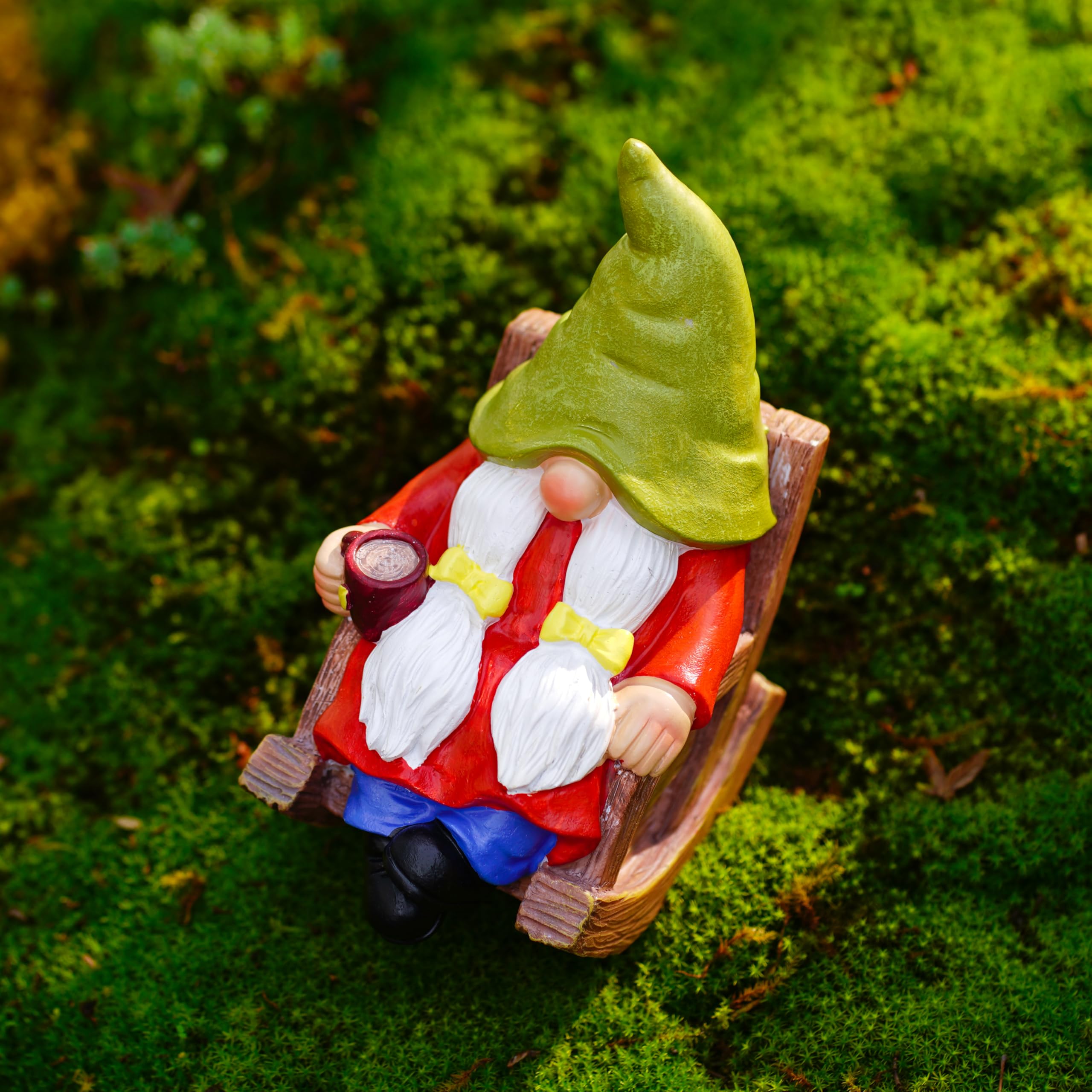 Close-up of the gnome's coffee cup and details