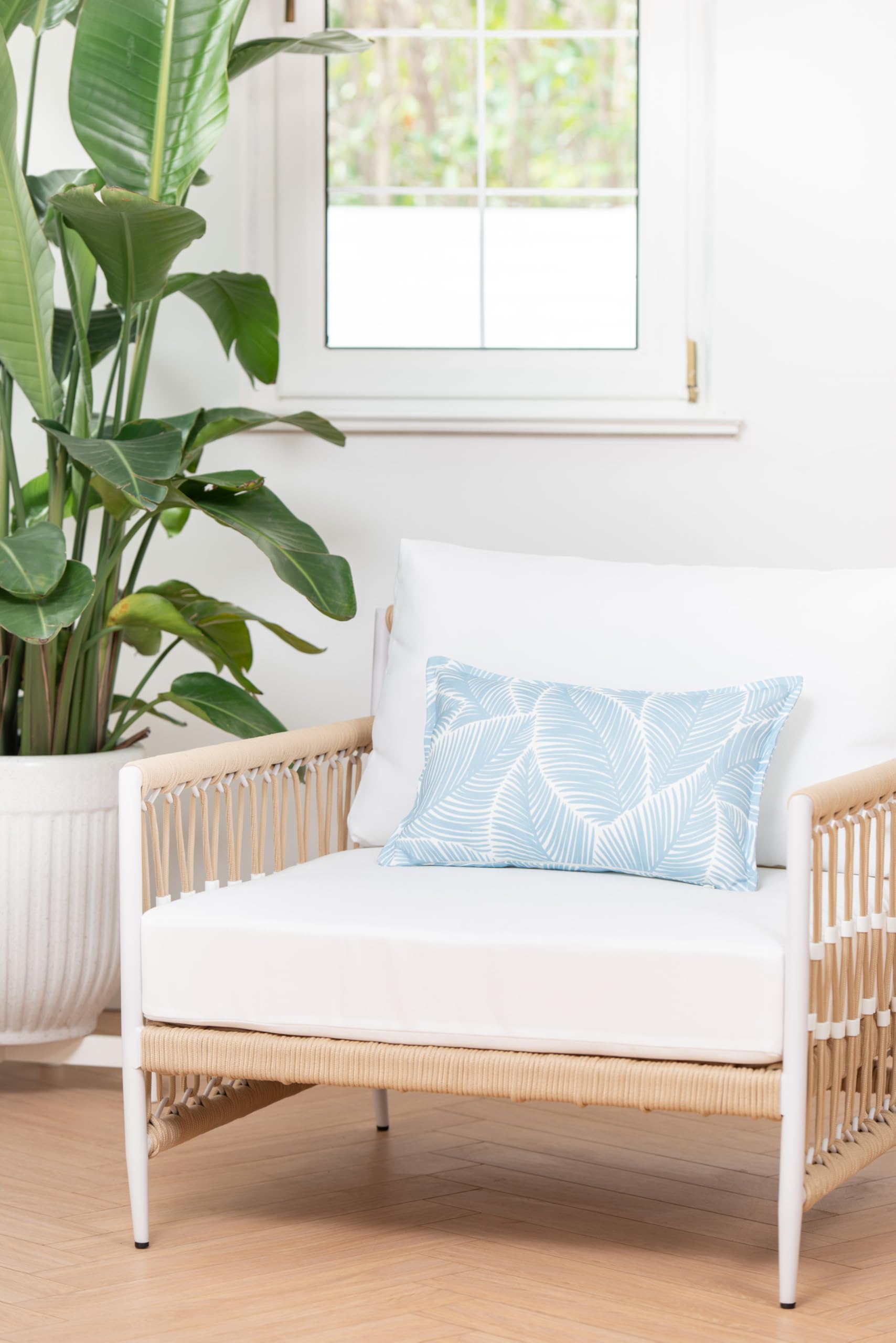 Close-up of the invisible YKK zipper on Hofdeco Premium Lumbar Pillow Cover