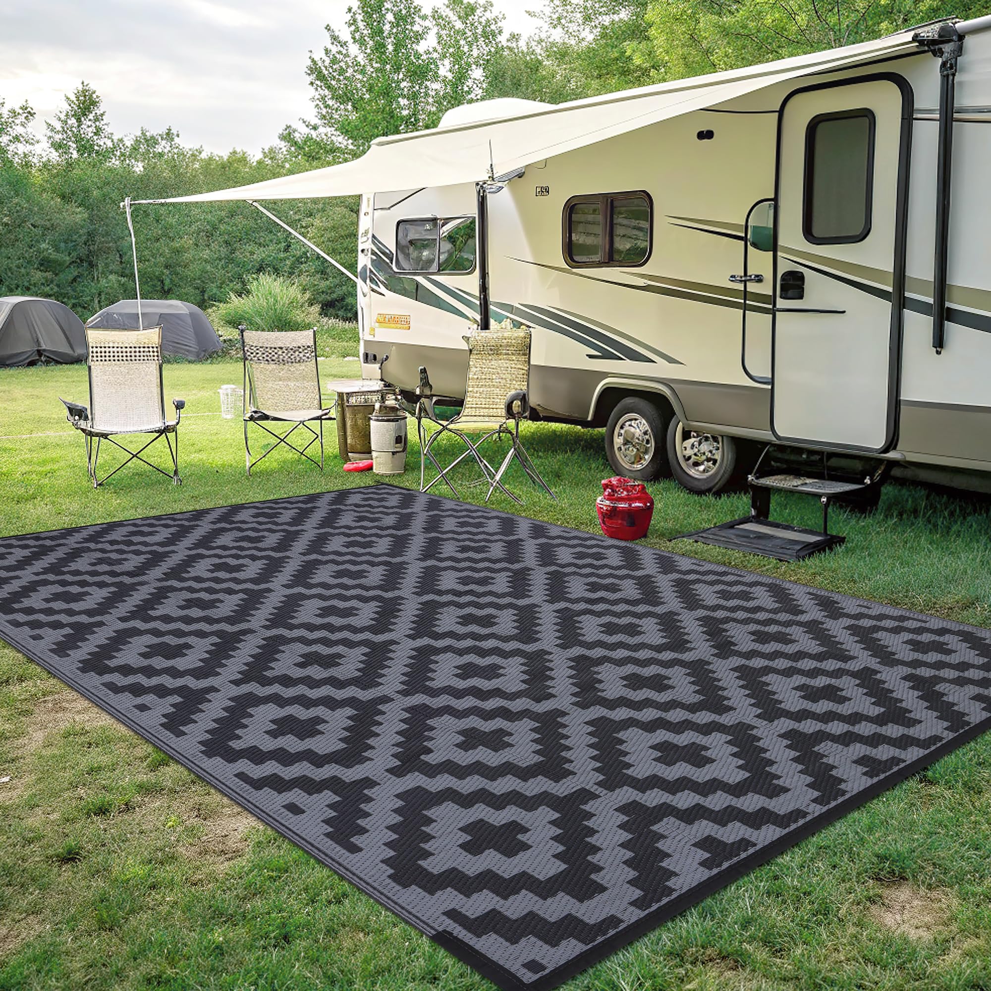 Close-up of the material of Smiry Outdoor Rug
