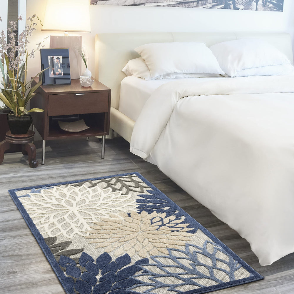 Close-up of the polypropylene material of Nourison Aloha area rug