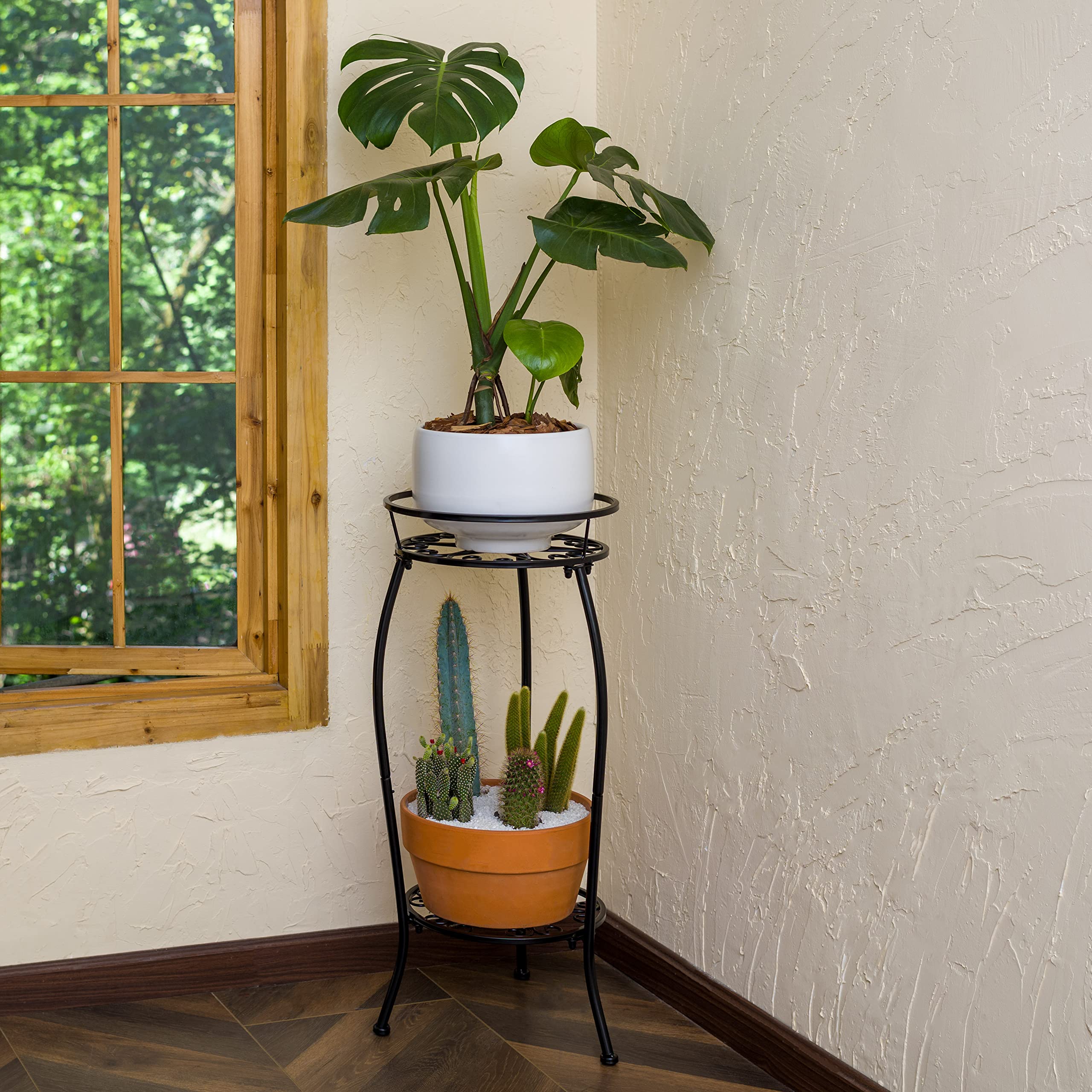 Close-up of the top round frame of the plant stand