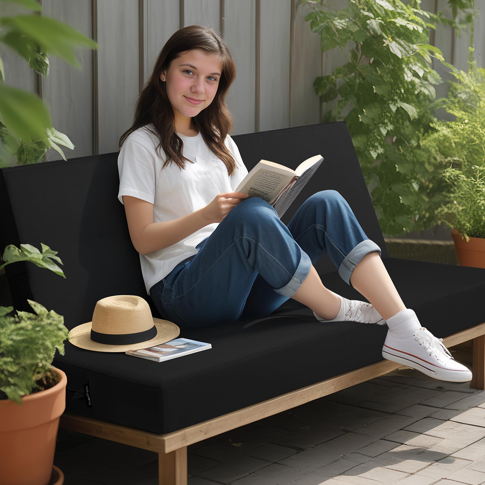 Close-up of the waterproof fabric on idee-home Bench Cushion