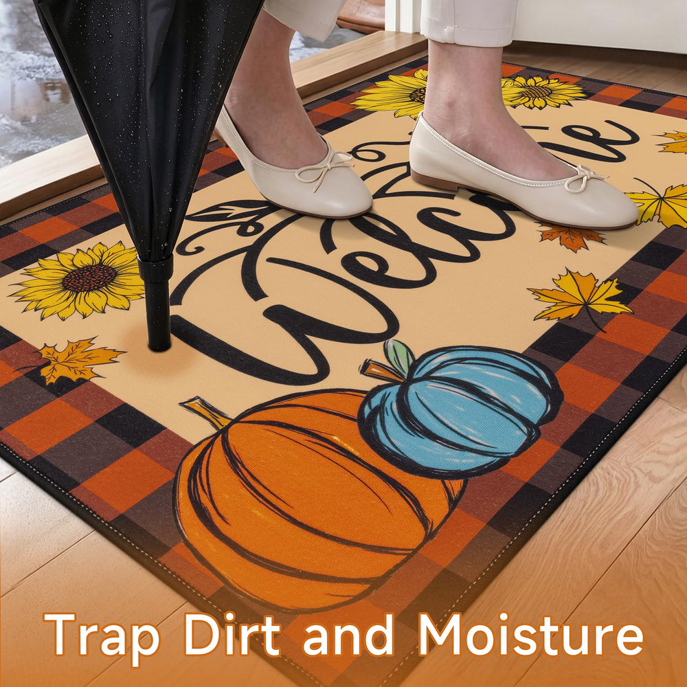 Close-up of Vaukki Fall Pumpkin Mat non-slip backing