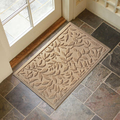 Close-up of VivaNest doormat's natural rubber backing