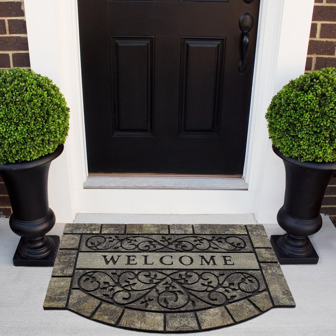 Close-up of welcome message on MTOUOCK mat