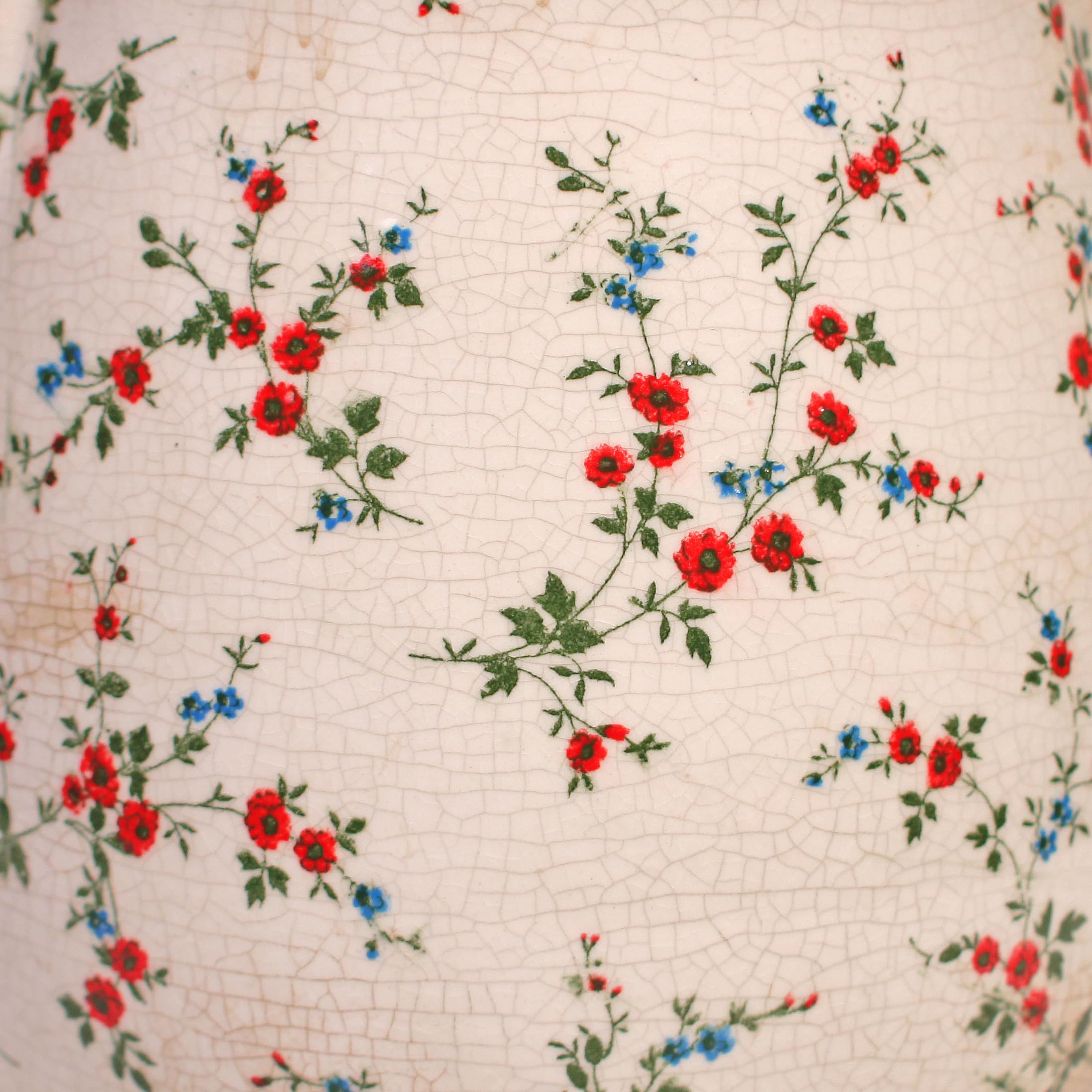 Close-up of Xiaan Jiaju Shabby Chic Ceramic Vase texture