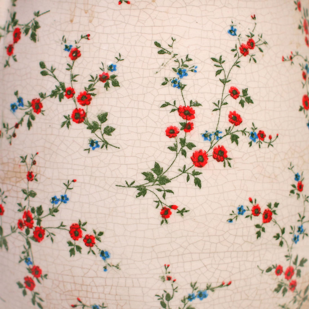 Close-up of Xiaan Jiaju Shabby Chic Ceramic Vase texture