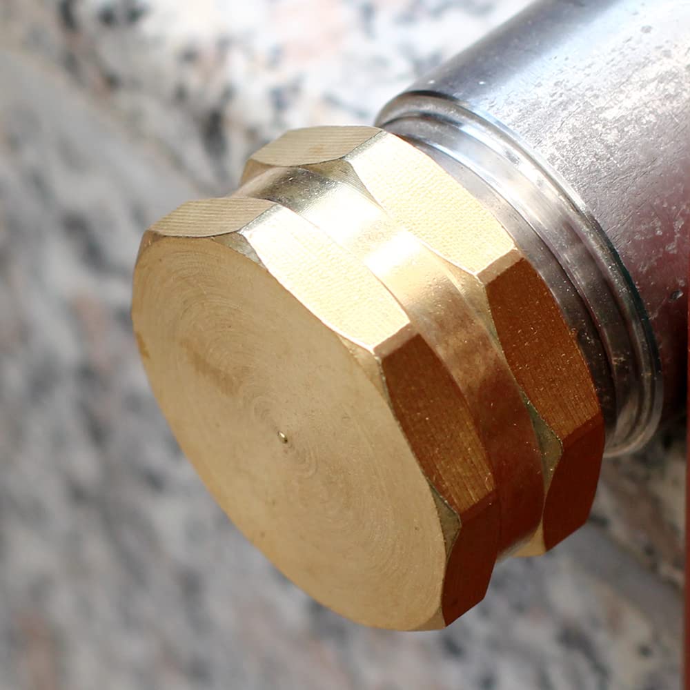 Close-up of YELUN brass garden hose cap with threading