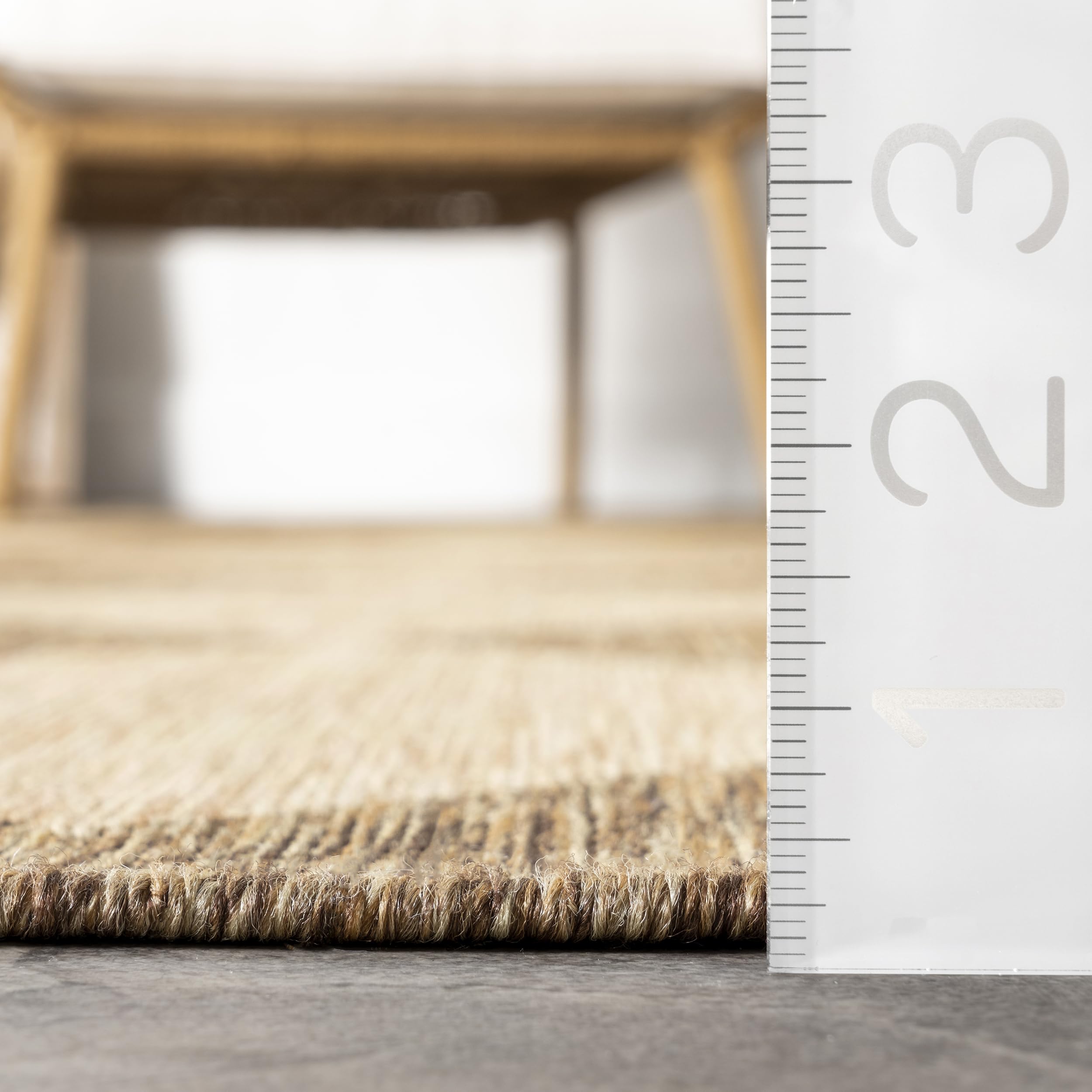Close-up view of nuLOOM Sabina rug's trellis pattern