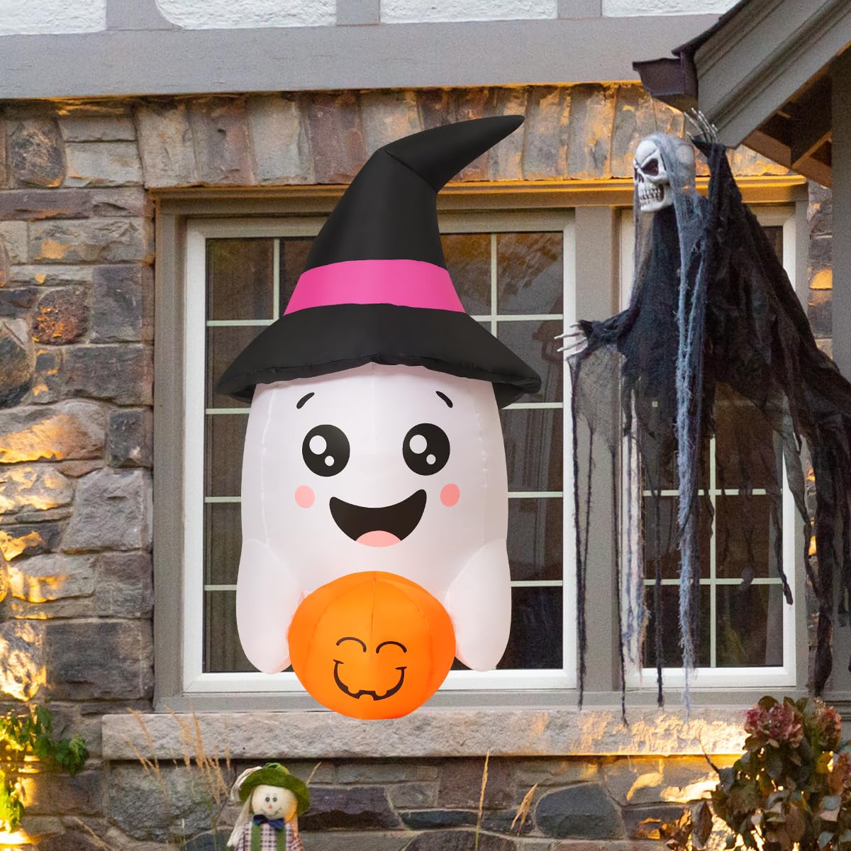 COMIN Halloween inflatable ghost in outdoor setting
