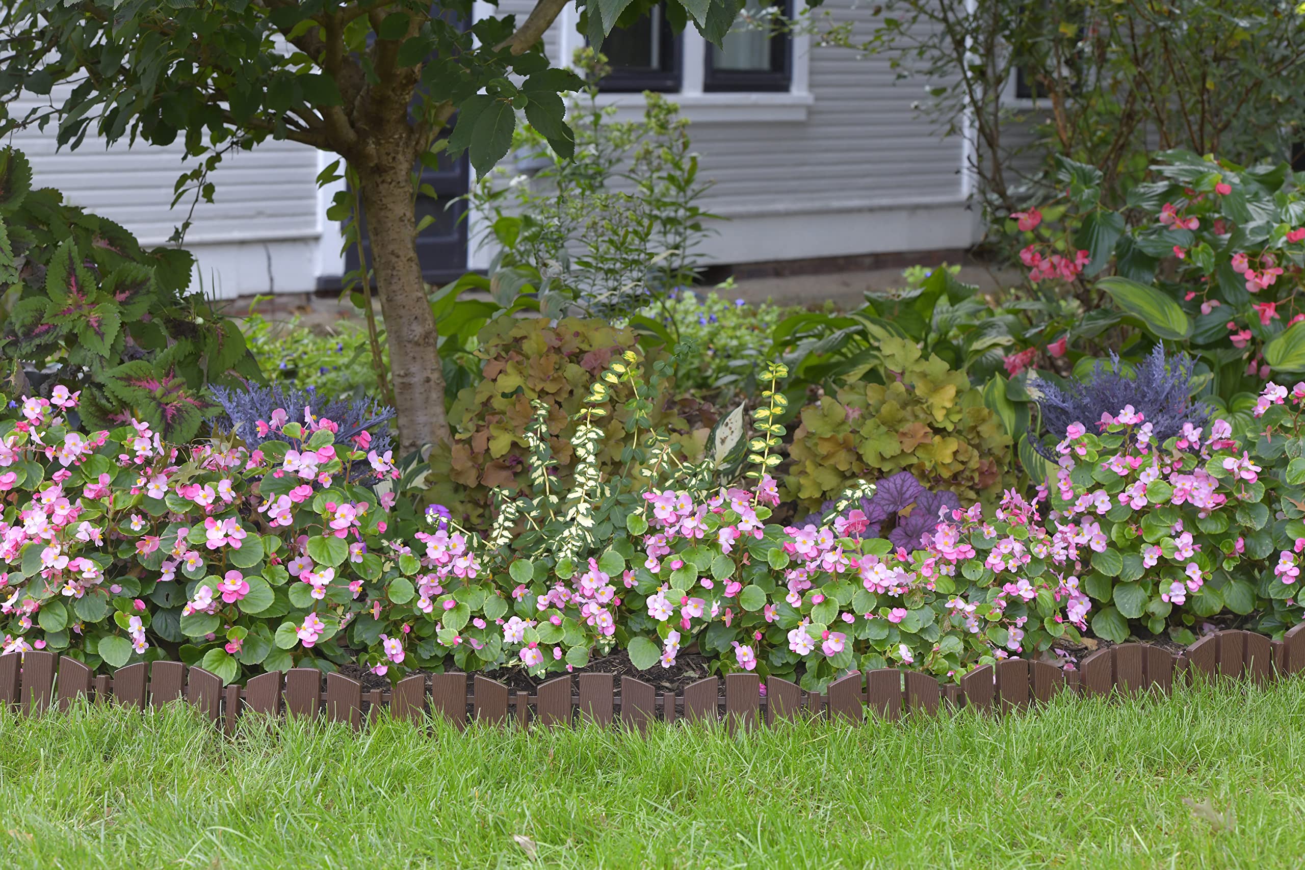 Completed garden border using EasyFlex landscape edging