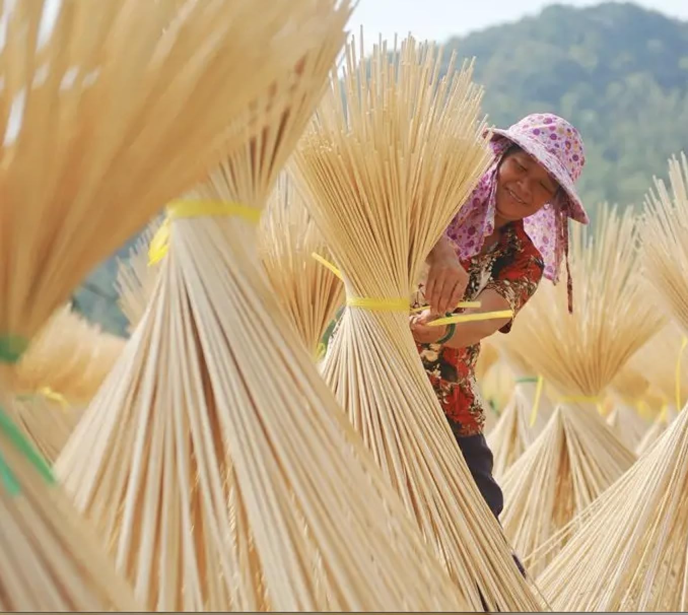 Crafting project using bamboo skewers