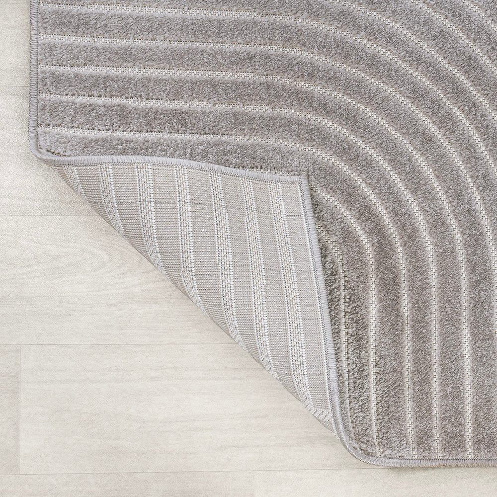 Curved ivory lines pattern on the gray JONATHAN Y rug
