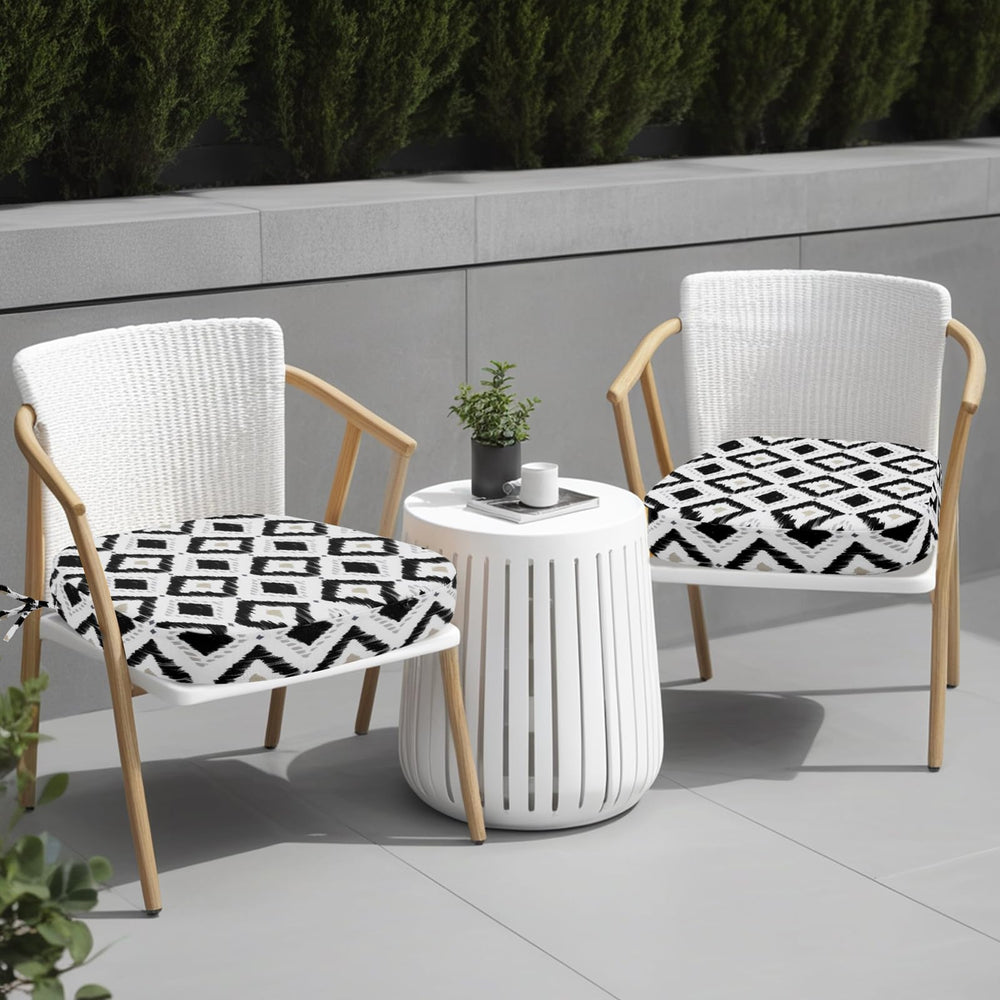 Cushions packed in vacuum roll bags by idee-home