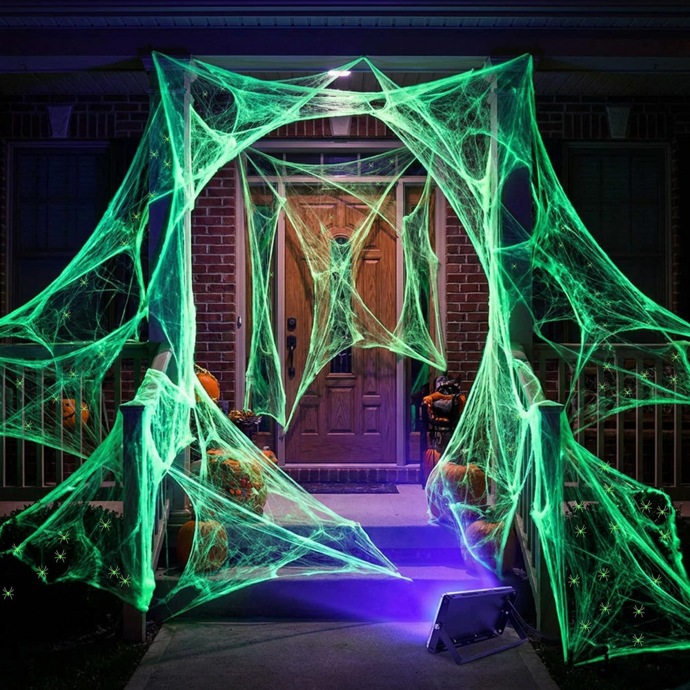 Decorative spiders included in Watayo Halloween set