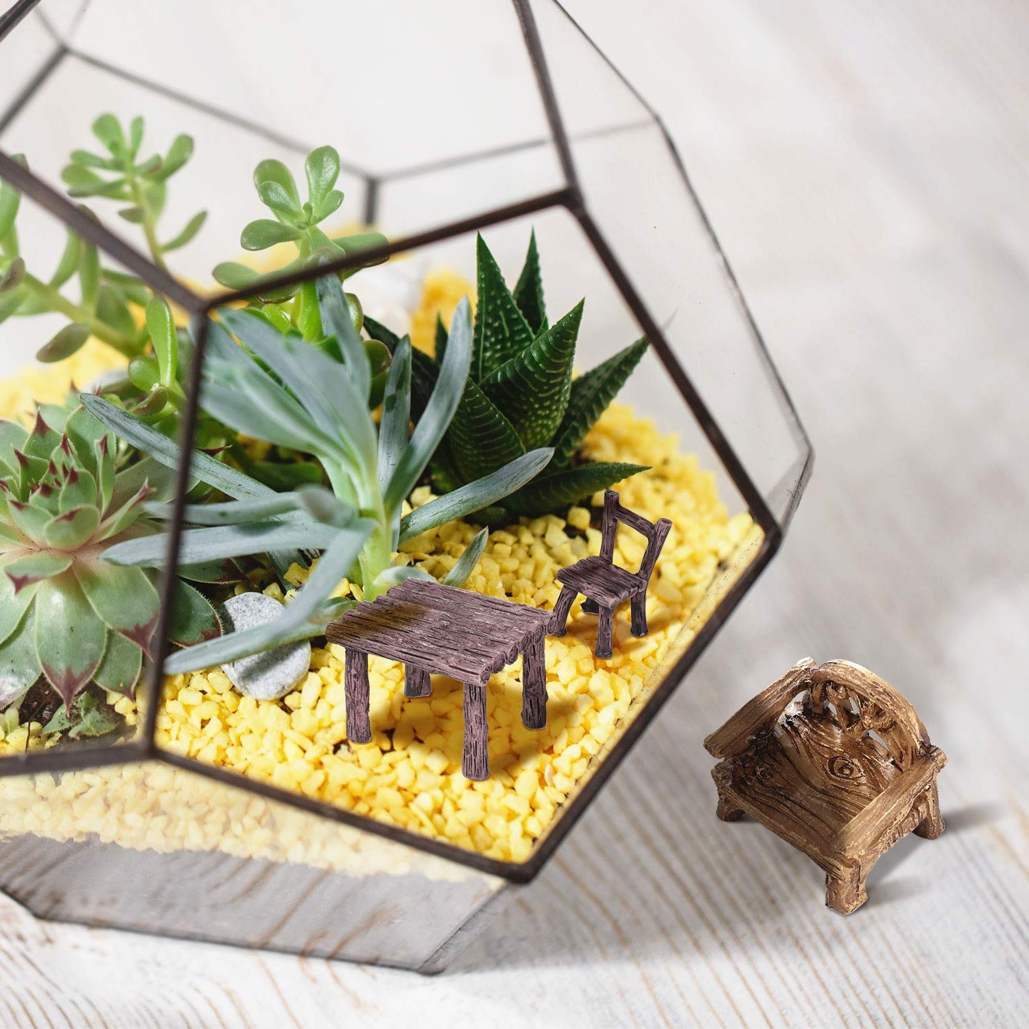 Detailed view of Skylety miniature garden ornaments