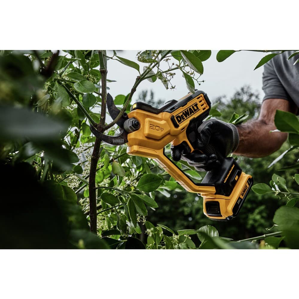 DEWALT 20V MAX Pruning Shears dimensions shown in hand