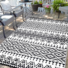 DiiKoo 8x10ft outdoor rug black and white geometric design front view
