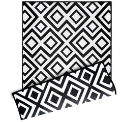 DiiKoo Outdoor Rug on a patio setting