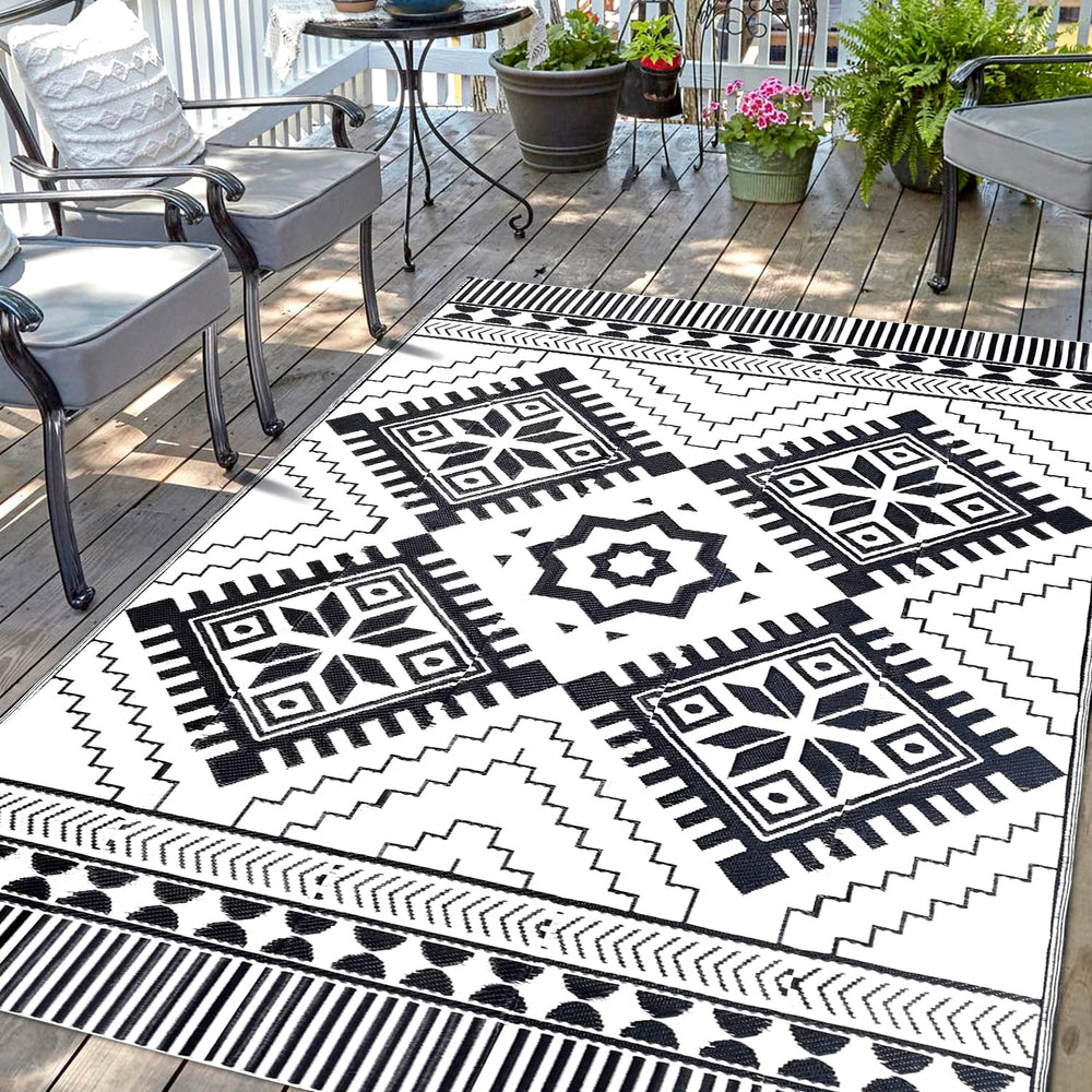 DiiKoo Waterproof Outdoor Rug 5x8ft black and white reversible design front view