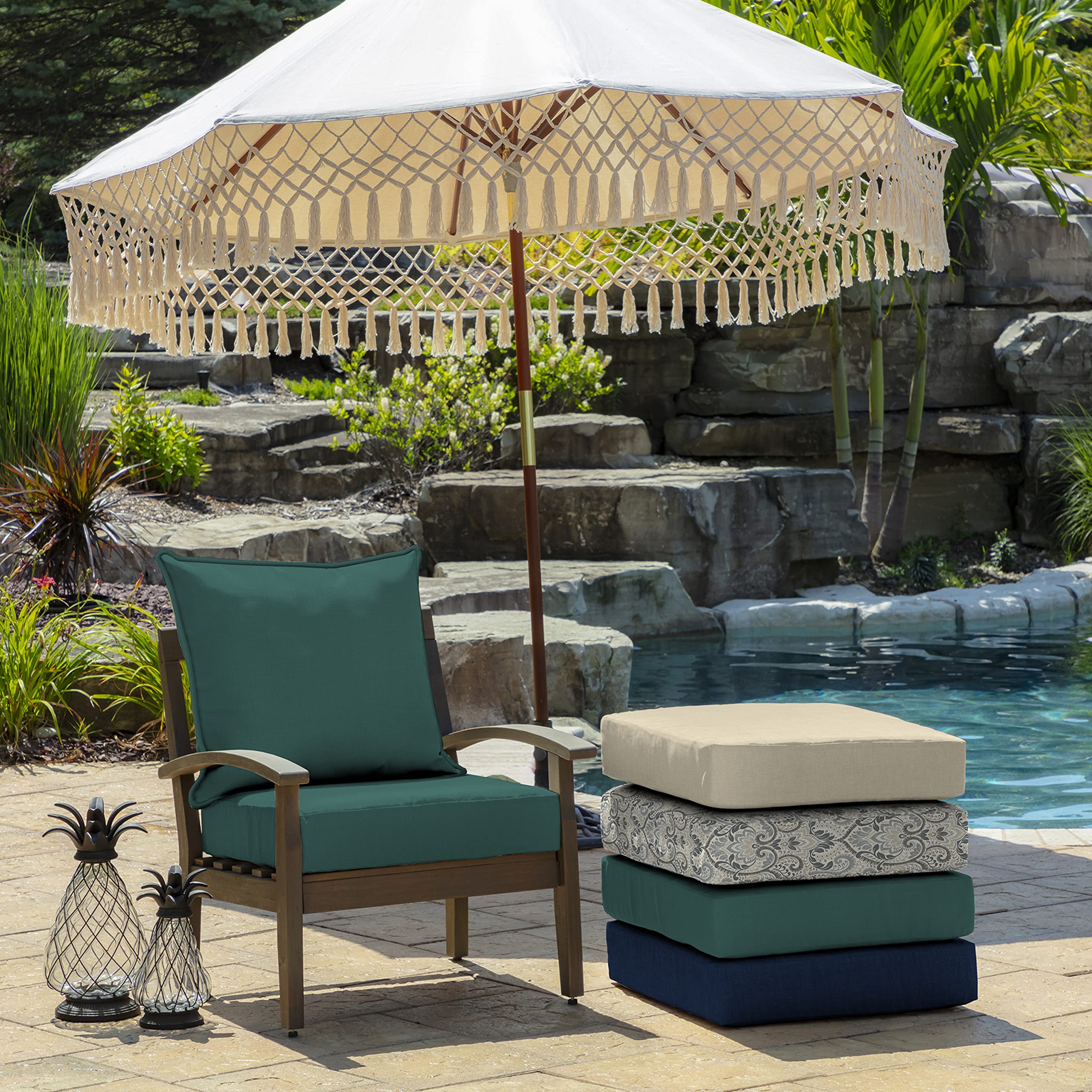 Display of the cushion's vibrant peacock blue green colour