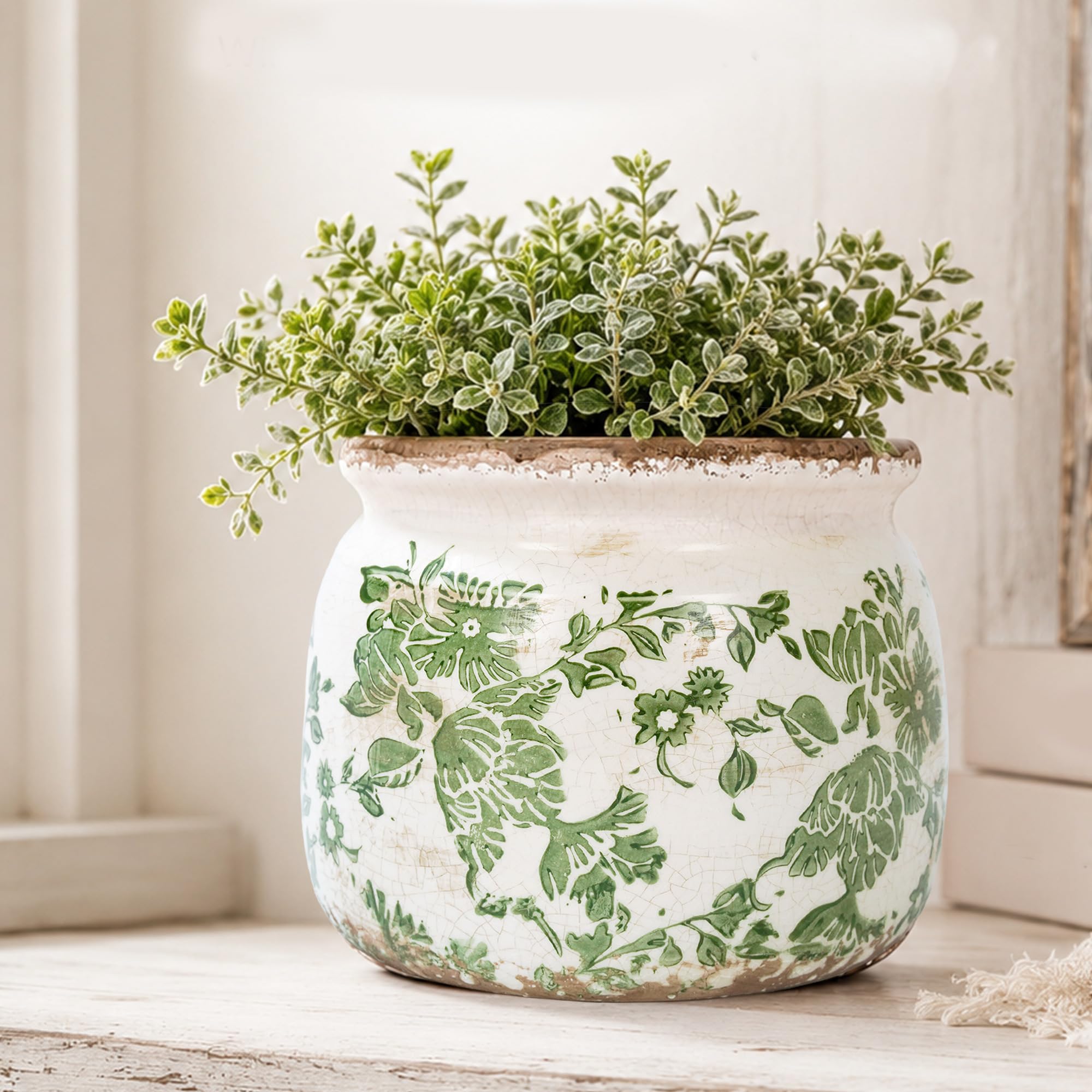 Dosayes Vintage Ceramic Flower Pot in a garden setting