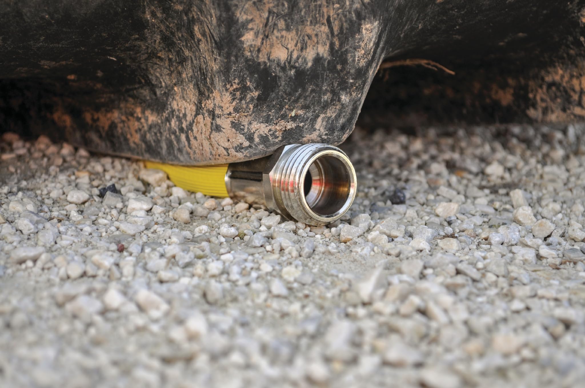 Dramm ColorStorm rubber hose with nickel-plated coupling close-up