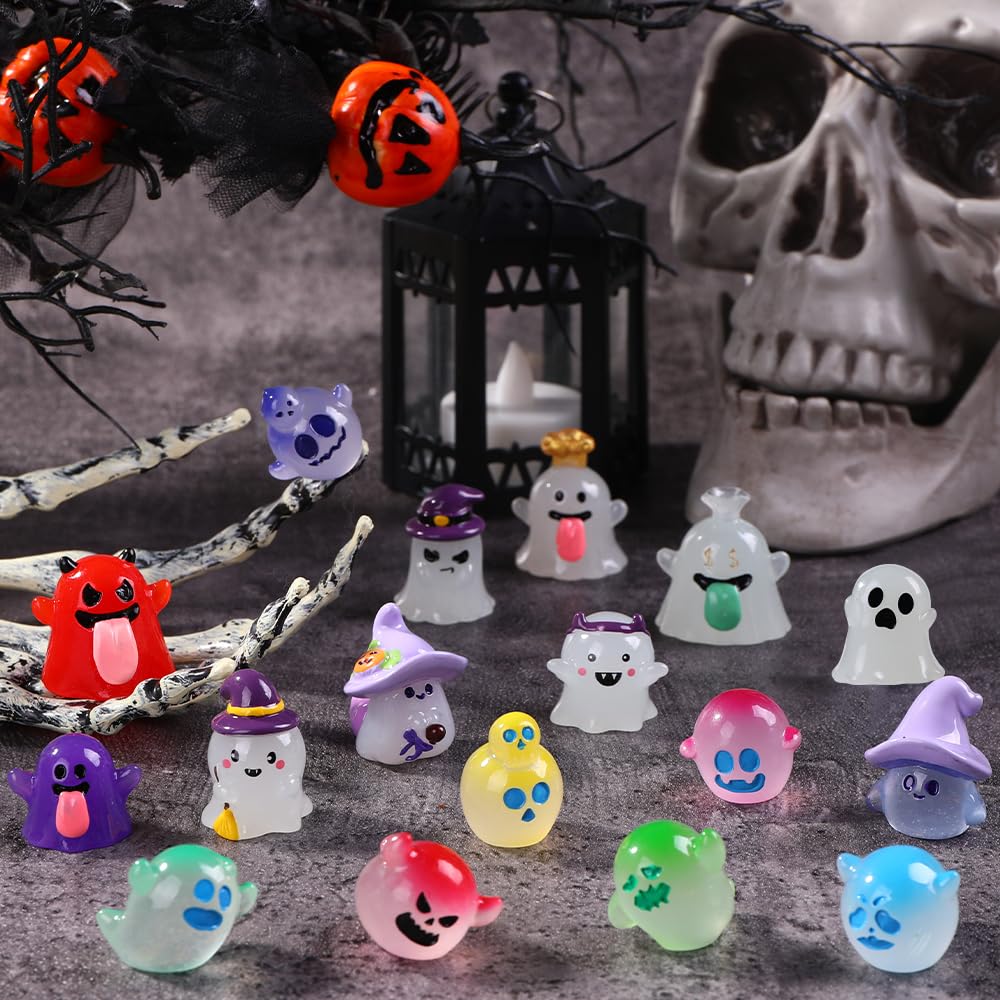 DULEFUN Halloween ghost figures arranged on a table