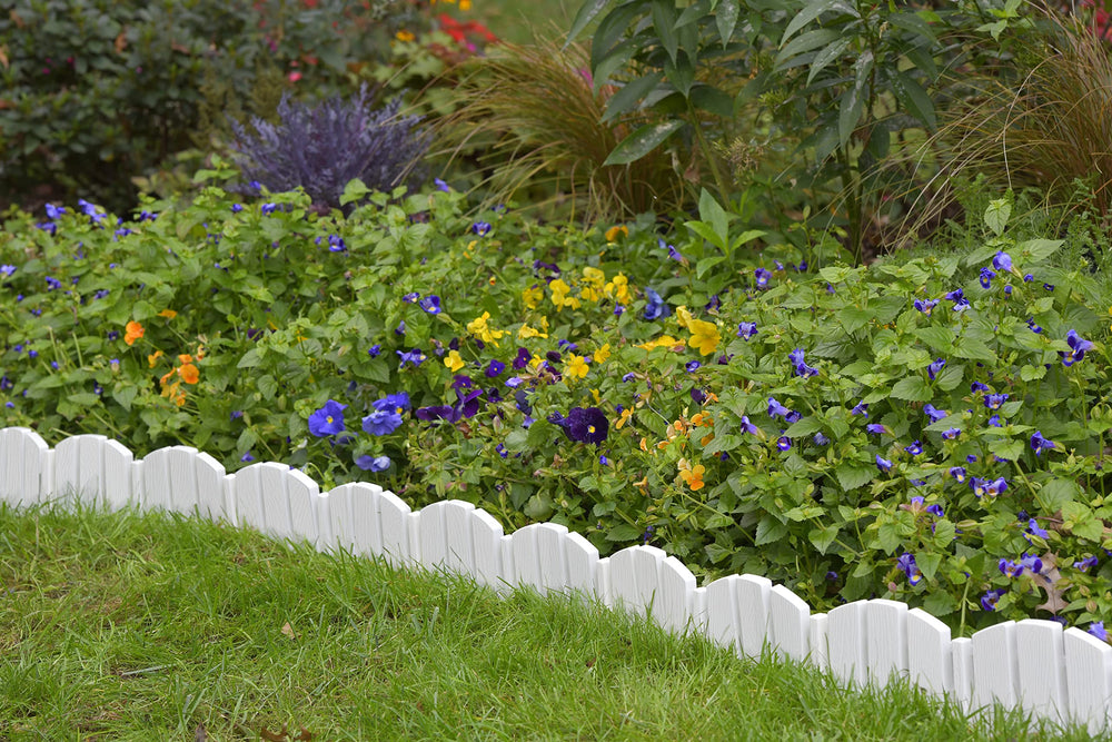 Durable EasyFlex edging withstands outdoor conditions