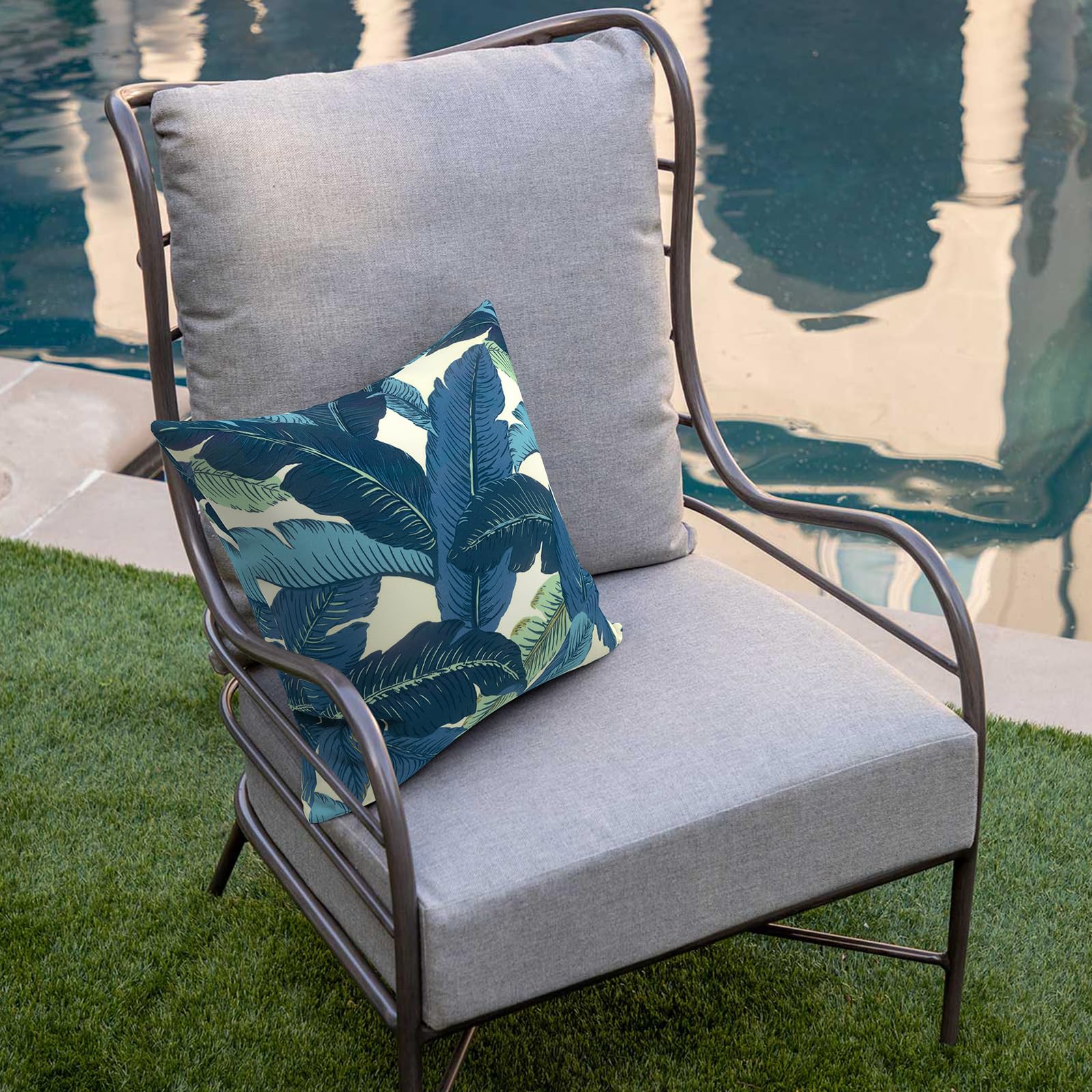 DYTXIII pillow cover showing water-repellent feature