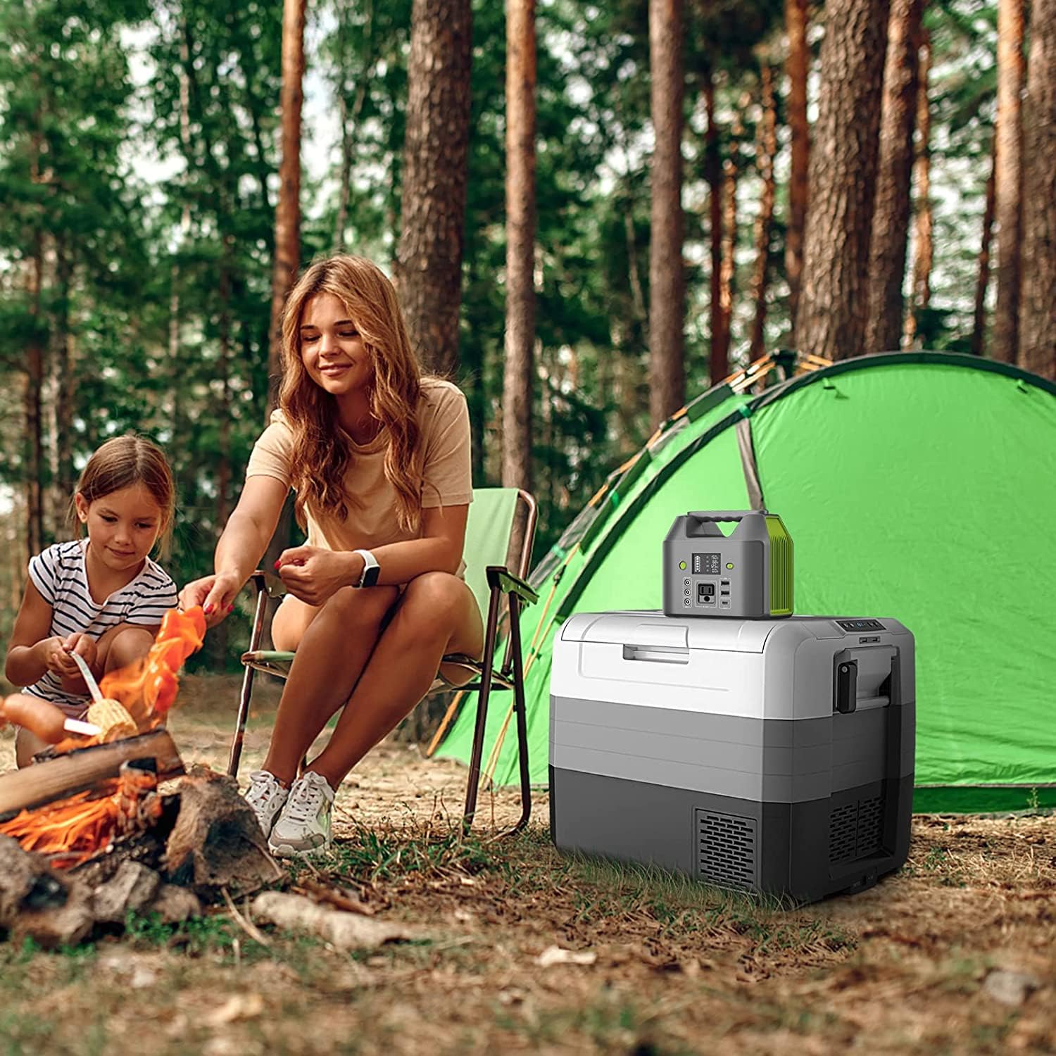 EnginStar Portable Power Station charging with solar panel