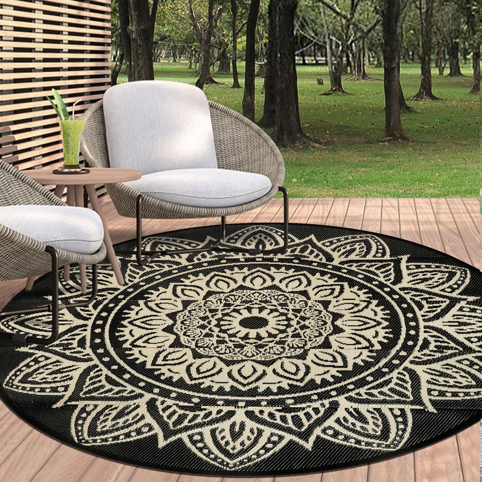 famibay 6 Ft Round Outdoor Rug showing its reversible design