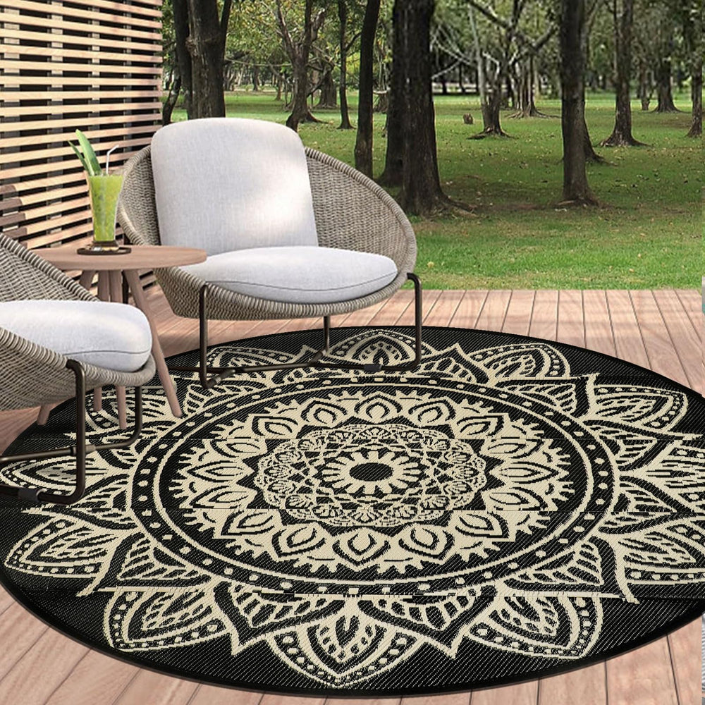 famibay 6 Ft Round Outdoor Rug showing its reversible design
