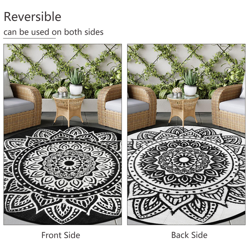 famibay Round Outdoor Rug laid out at the beach