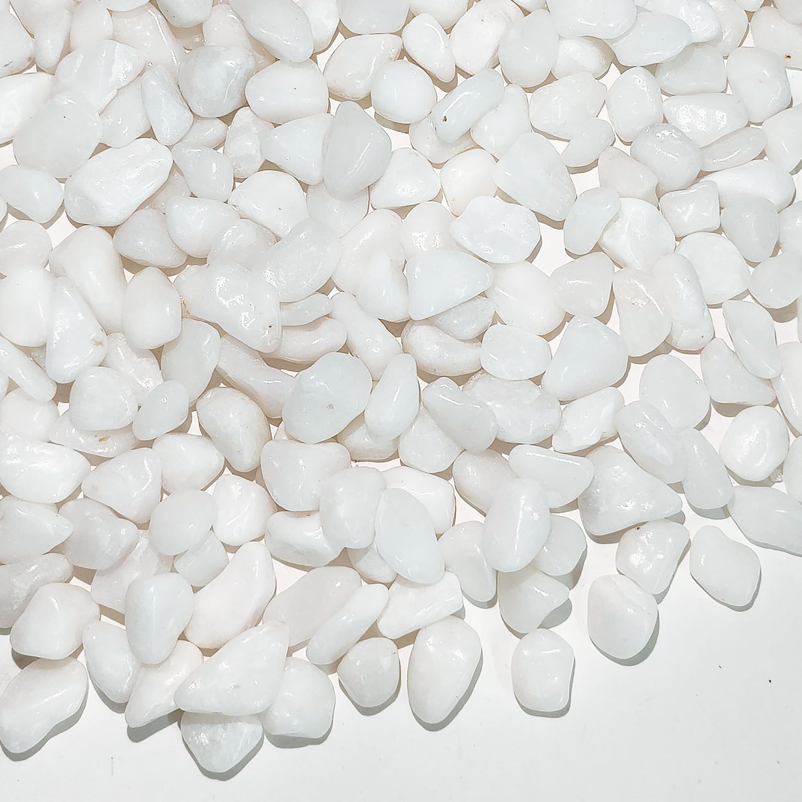FANTIAN 2 Pounds White Pebbles front view in packaging