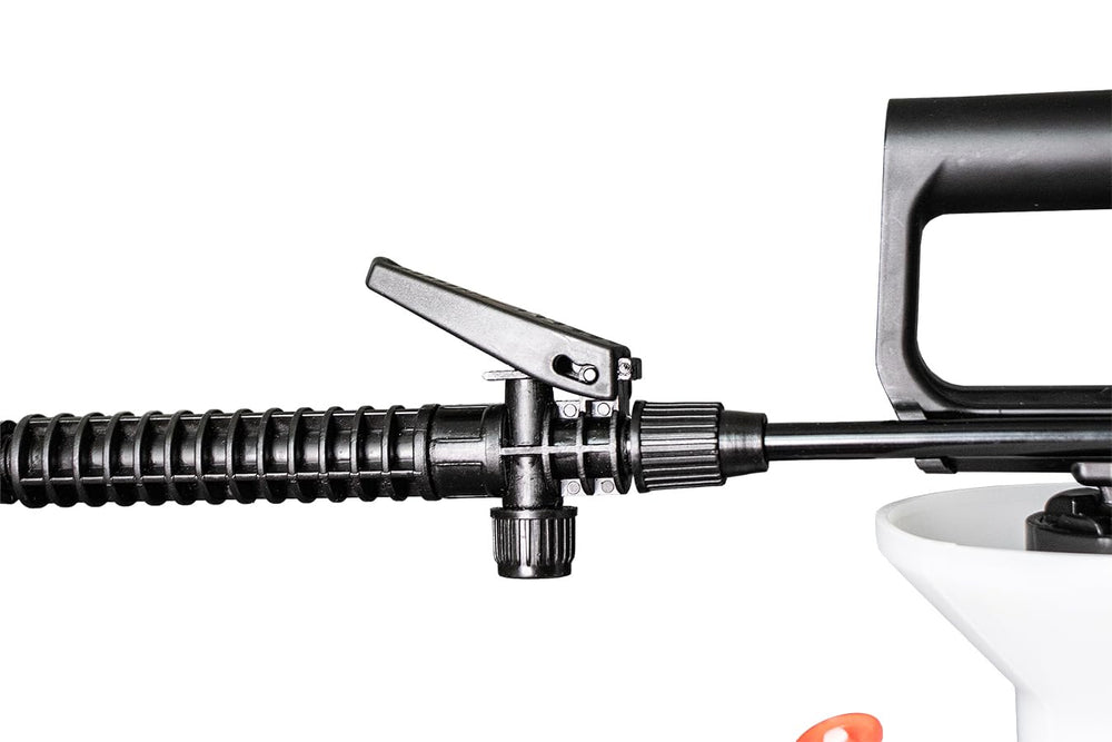 Field King 2-Gallon Sprayer packaged with adjustable nozzle and pump assembly