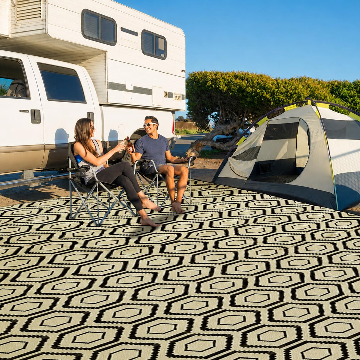fifame 10x20 outdoor rug front view with Off-White & Black patterns