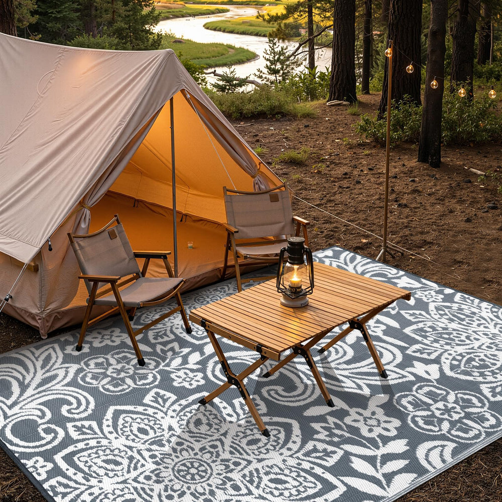 Findosom outdoor rug on a beach setting