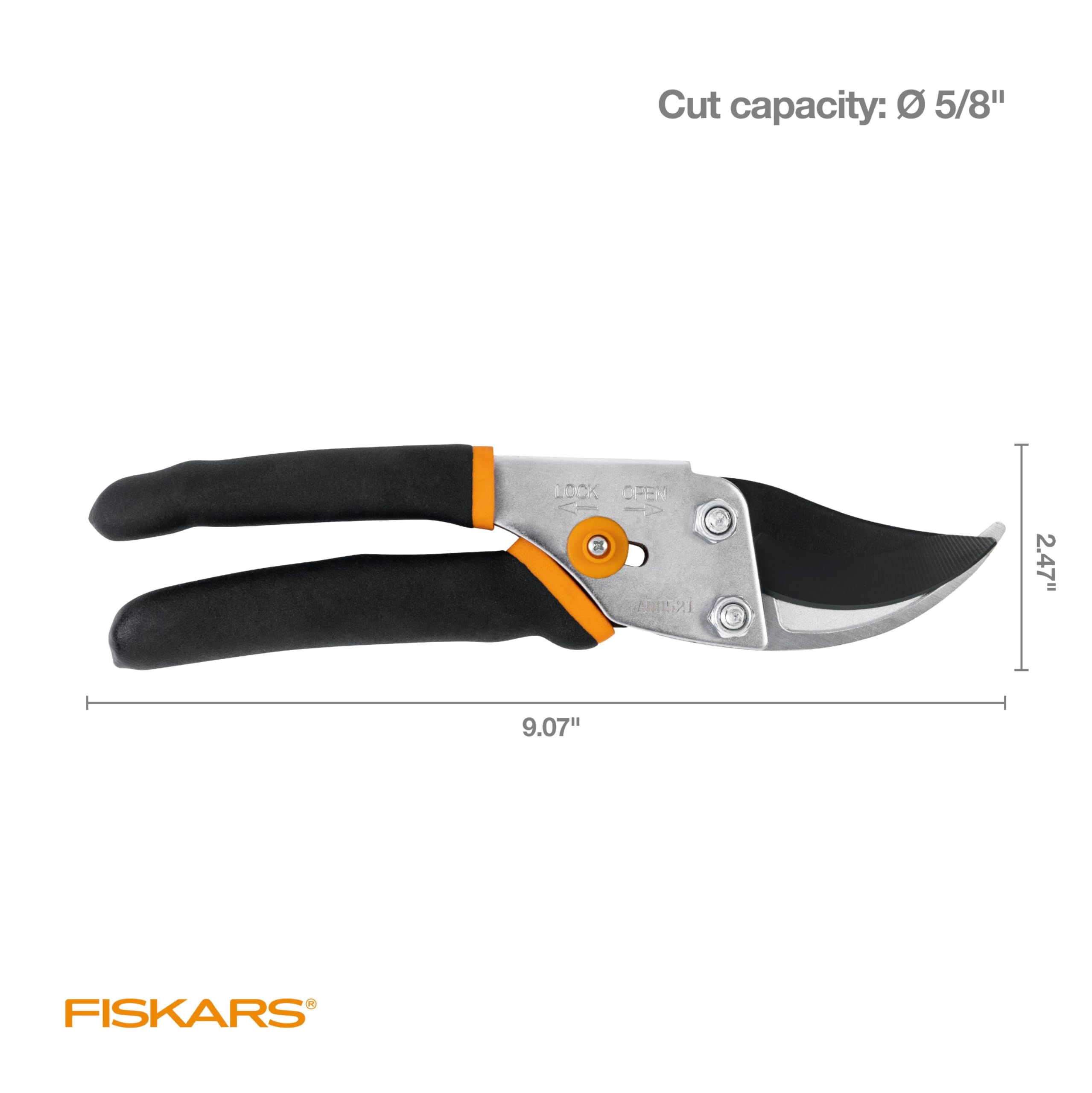 Fiskars Bypass Pruning Shears showing cut capacity of 5/8 inch