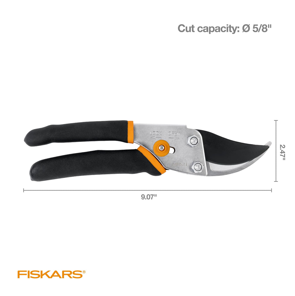 Fiskars Bypass Pruning Shears showing cut capacity of 5/8 inch